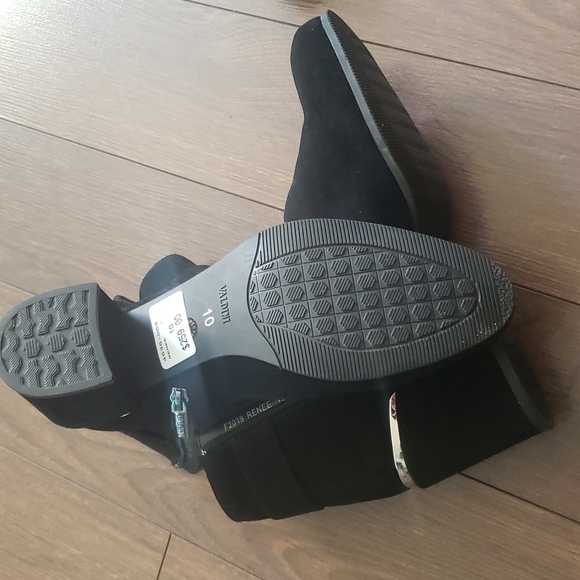 Valdini Renee Suede Bootie - Picture 11 of 12